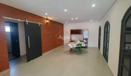 CASA A VENDA NO JARDIM LONGATTO NA CIDADE DE MOGI MIRIM - SP, COM 2 SUÍTES.