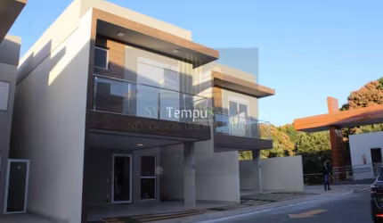 Sobrado de luxo em Condomínio4 suites plenas em frente ao Pq. Cascavel