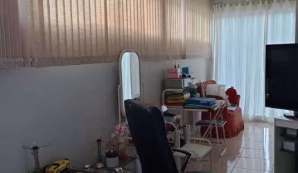 Casa para venda tem 248 metros quadrados com 5 quartos em Vila Emil - Mesquita - RJ