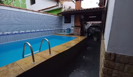 Excelente casa linear três quartos  em Mesquita / centro