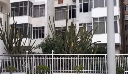 Lindo apartamento quatro quartos em Copacabana