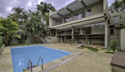 CASA EM RUA FECHADA CLUBE PAINEIRAS