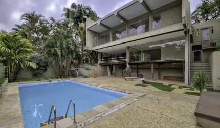 CASA EM RUA FECHADA CLUBE PAINEIRAS