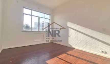 Apartamento com 2 quartos para alugar na Rua Brigadeiro João Manuel, Tanque, Rio de Janeiro, 55 m2 por R$ 900