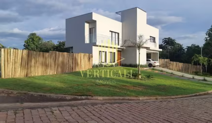 Terra Selvagem Condomínio &amp; Golf Club: Sobrado de 277m² à venda, 4 suítes, semimobiliado (com Campo