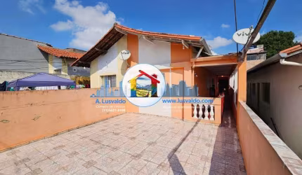 Casa com 2 dormitórios, mais 1 moradia, terraço, sacada e 2 vagas no jardim Itapura