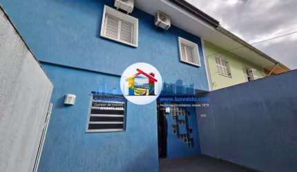 Belo Sobrado com 3 dormitórios, escritório, 2 vagas em condomínio Fechado no Planalto