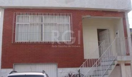 Casa para Venda - 124m², 3 dormitórios, sendo 1 suites, 4 vagas - Guarujá