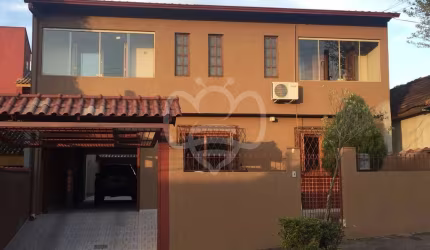 Casa para Venda - 265m², 4 dormitórios, 5 vagas -