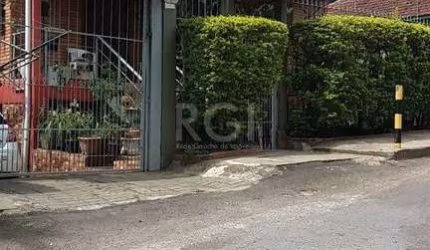 Casa para Venda - 228m², 3 dormitórios, 3 vagas - Teresópolis
