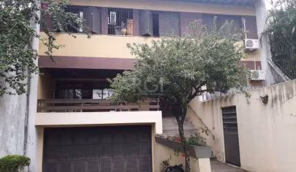Casa para Venda - 311m², 4 dormitórios, sendo 2 suites, 4 vagas - Glória
