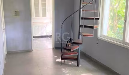 Cobertura com 2 dormitórios, 1 suíte, churrasqueira, terraço e 1 vaga de garagem no bairro Teresópolis