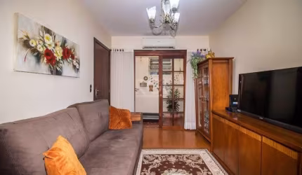 Casa de 289m² - 3 dormitórios, 1 suíte, 4 salas, churrasqueira, pátio e 4 vagas de garagem no bairro Partenon