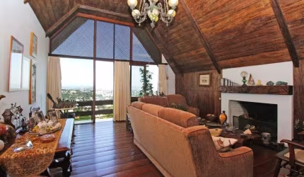 Casa 3 dor. sendo 1 suite, piscina, com vista panorâmica no Morro Apamecor.