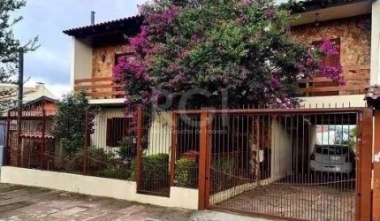 Casa de 388m² com 3 quartos.
