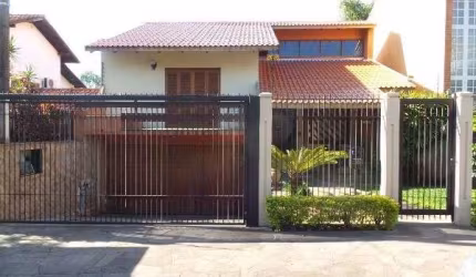 Casa para Venda - 287m², 4 dormitórios, sendo 1 suites, 4 vagas - Tristeza