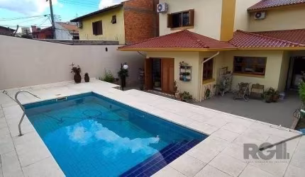 Excelente casa de 287m² com 3 dormitórios e 4 vagas.