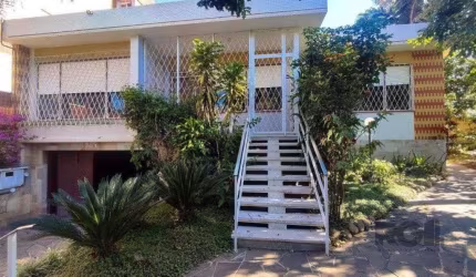Excelente casa de 290m² com 4 dormitórios e 4 vagas