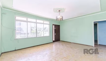 Excelente casa de 318m² com 3 dormitórios