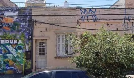 Casa residencial e comercial na Cidade Baixa