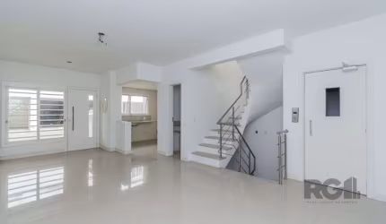 Excelente casa em condomínio de 251m² com 3 suítes e elevador!