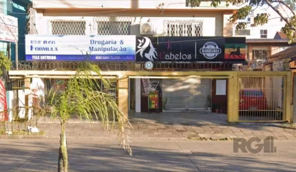 OPORTUNIDADE DE NEGÓCIO! PONTO COMERCIAL OU RESIDENCIAL, terreno medindo 13m x 100m, com 02 lojas comercias em frente (atualmente alugadas), nos fundos possui sobrado com 03 dormitórios sendo 01 suí