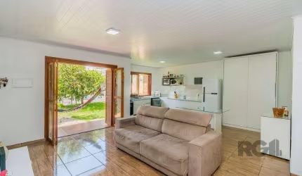 Casa de 2 dormitórios com 98m² no Bairro Lomba do Pinheiro