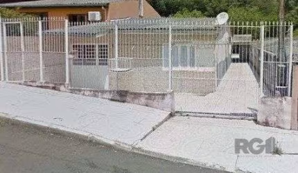 Casa de 3 dormitórios, no bairro Lomba do Pinheiro