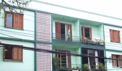 Apartamento de 2 dormitórios, mais 1 quarto de empregada, próximo a av. Teresópolis