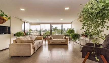 Casa de 484m², 4 dormitórios, 8 vagas no bairro Chácara das Pedras!