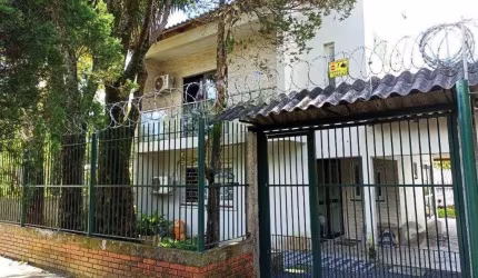 Casa com 3 dormitórios no bairro Costa e Silva