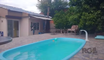 Casa com 3 dormitórios no bairro Santa Tereza