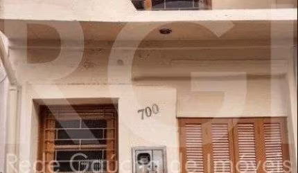 Casa para Venda - 64m², 2 dormitórios, Menino Deus