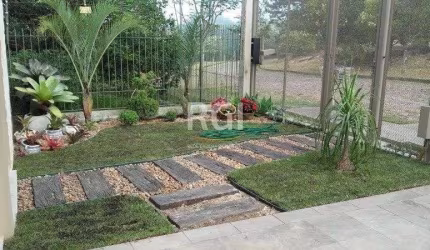 Casa para Venda - 350m², 3 dormitórios, sendo 1 suites, 2 vagas - Alto Teresópolis