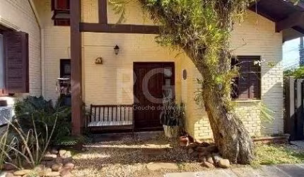 Casa para Venda - 683.64m², 4 dormitórios, sendo 3 suites, 6 vagas - Tristeza