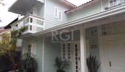 Sobrado para Venda - 208m², 3 dormitórios, sendo 1 suites, 4 vagas - Nonoai