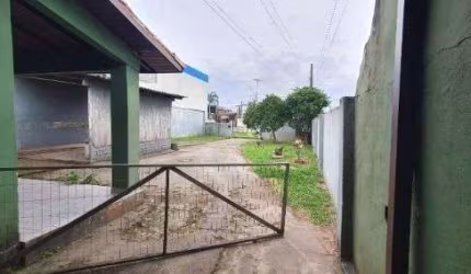 Casa em Porto Alegre, no bairro Belém Novo, com 2 dormitório(s), e 2 banheiros, à venda.