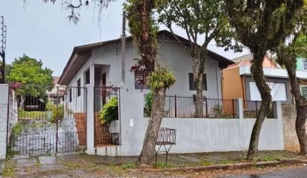 Casa em Porto Alegre, no bairro Tristeza, com 3 dormitório(s), e 3 banheiros, à venda.