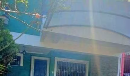 Casa em Porto Alegre, no bairro Hípica, com 3 dormitório(s), e 3 banheiros, à venda.