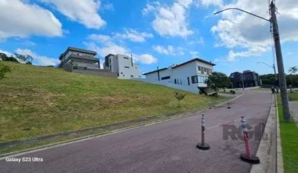 Terreno em Porto Alegre, no bairro Vila Nova, à venda.