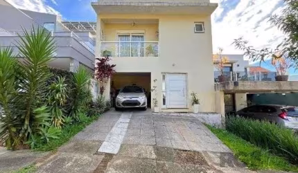Casa Condominio em Porto Alegre, no bairro Vila Nova, com 3 dormitório(s), e 3 banheiros, à venda.
