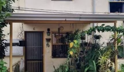 Casa Condominio em Porto Alegre, no bairro Cavalhada, com 2 dormitório(s), e 2 banheiros, à venda.