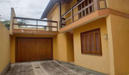 Casa para Venda - 164m², 2 dormitórios, sendo 1 suites, 2 vagas - Guarujá