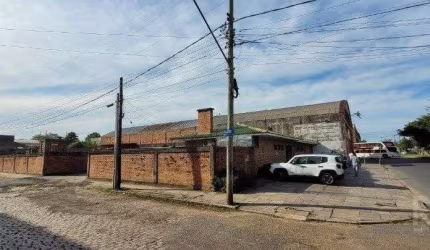 Depósito Pavilhão Venda no Bairro Navegantes com 1800m² de terreno e 324m² de escritórios - De esquina