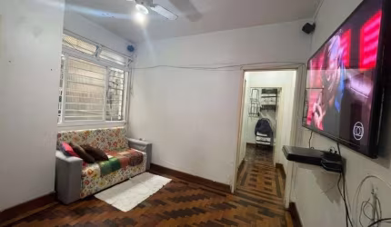 APARTAMENTO DE 2 DORMITÓRIOS NO CENTRO HISTÓRICO.