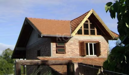 Casa para Venda - 130m², 3 dormitórios, sendo 1 suites, 3 vagas - Hípica