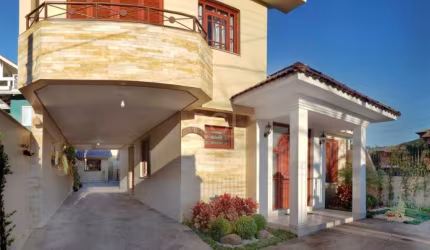 Casa para Venda - 293.76m², 3 dormitórios, sendo 1 suites, 6 vagas - Guarujá