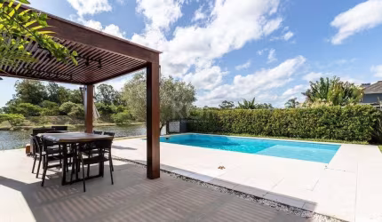 Casa Condominio para Venda - 340m², 4 dormitórios, sendo 4 suites, 4 vagas - Terra Ville