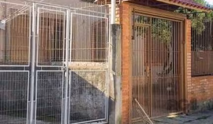 Casa no Sarandi de 4 dormitórios e 4 vagas