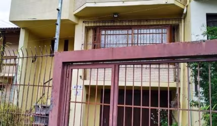 CASA COM 220m², 3 DORMITORIOS, SUITE, 4 VAGAS DE GARAGEM COBERTAS, BAIRRO IPANEMA, EM PORTO ALEGRE, RS